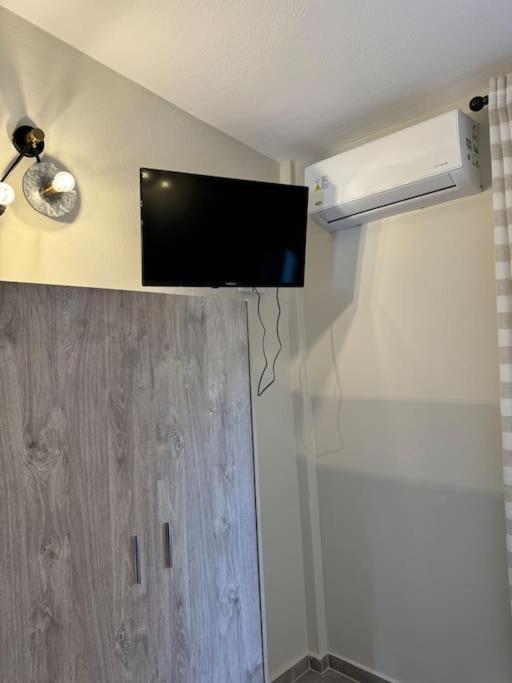 Seaviewapartment Ofrínion Eksteriør bilde