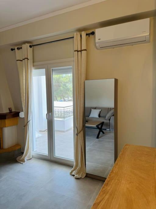 Seaviewapartment Ofrínion Eksteriør bilde