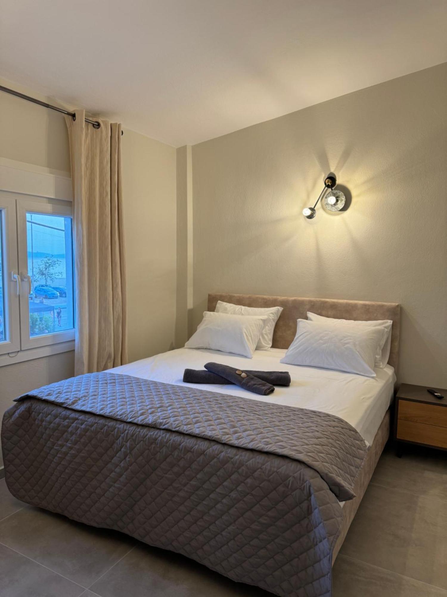 Seaviewapartment Ofrínion Eksteriør bilde